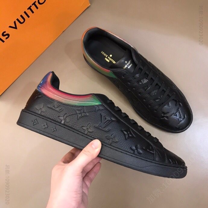 LV/路易威登 进口软面荔枝纹牛皮L RIVOLI低帮运动靴