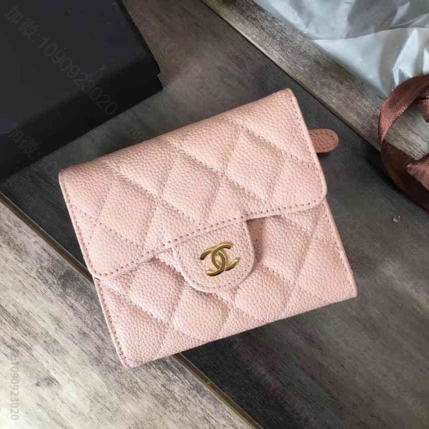 香奈儿/CHANEL 金色五金 芭蕾粉颗粒鱼子酱皮革 短款钱包 A82288