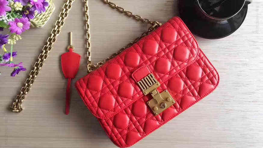 DIOR“DIORADDICT”红色藤格纹小羊皮翻盖式链条包 M5818
