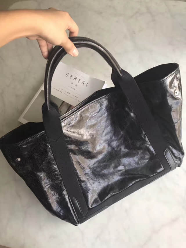 奢侈品牌巴黎世家女士购物袋 巴黎世家/Balenciaga 黑色油蜡牛皮大号字母购物袋 