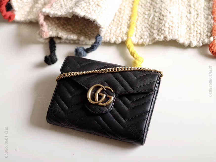 Gucci古驰/ GG Marmont绗缝迷你链条包 474575 DRW1...