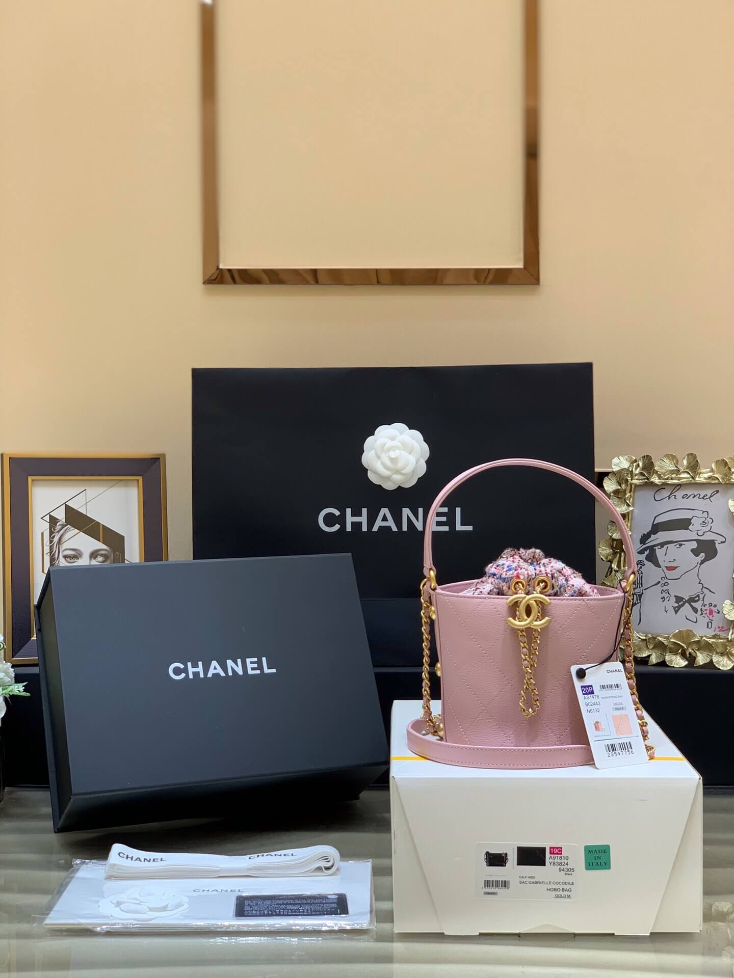 Chanel 2020春夏最新水桶抽绳包 AS1478 B02443 N61...