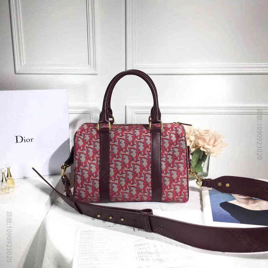 迪奥/DIOR “2023走秀款”Boston 小号枣红刺绣牛仔旅行枕头包
