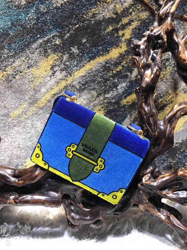 普拉达（PRADA）17年最新款杨幂同款Velvet 1BD075 鹅绒刺绣单肩包