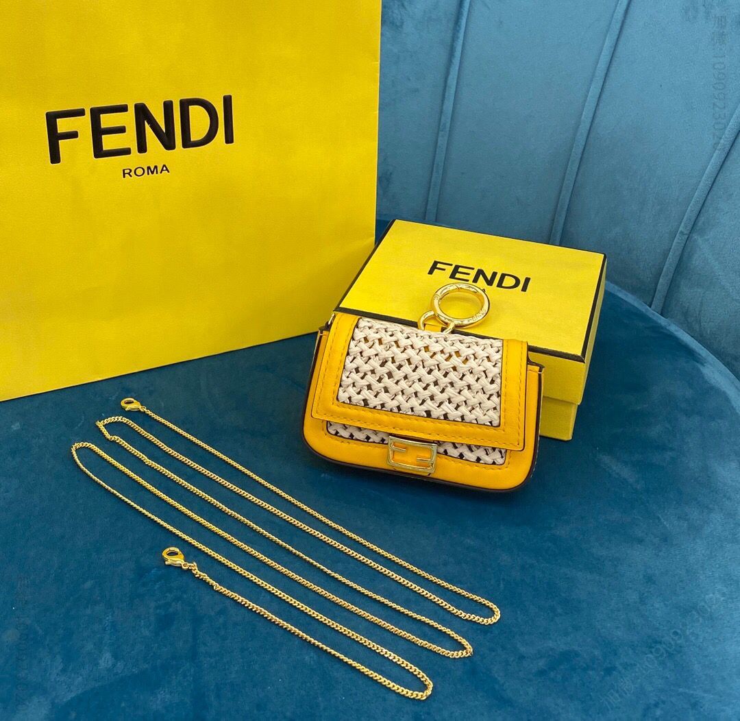 FENDI芬迪拉菲草手工编制配皮迷你法棍包8280