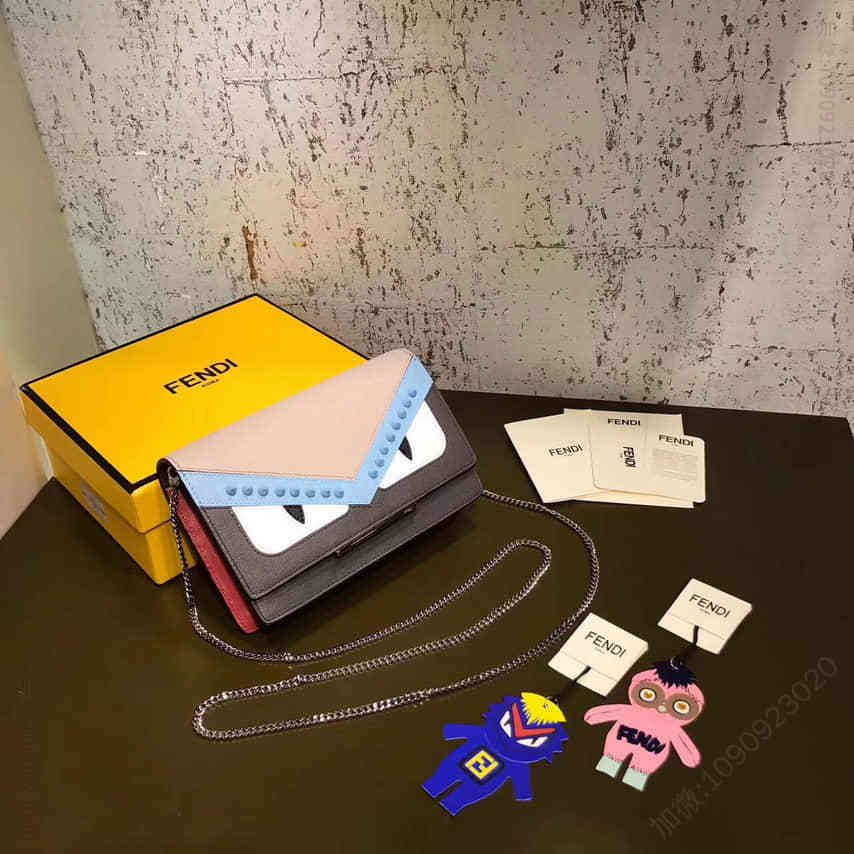 （芬迪）Fendi 0347 WALLET ON CHAIN TUBE十字纹牛皮链式皮夹