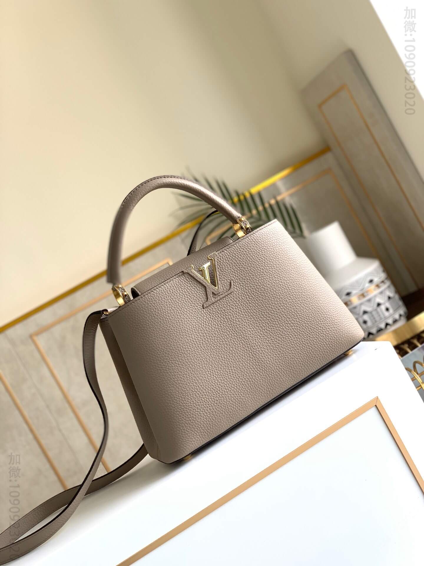 LV CAPUCINES 小号手袋 M42259浅咖