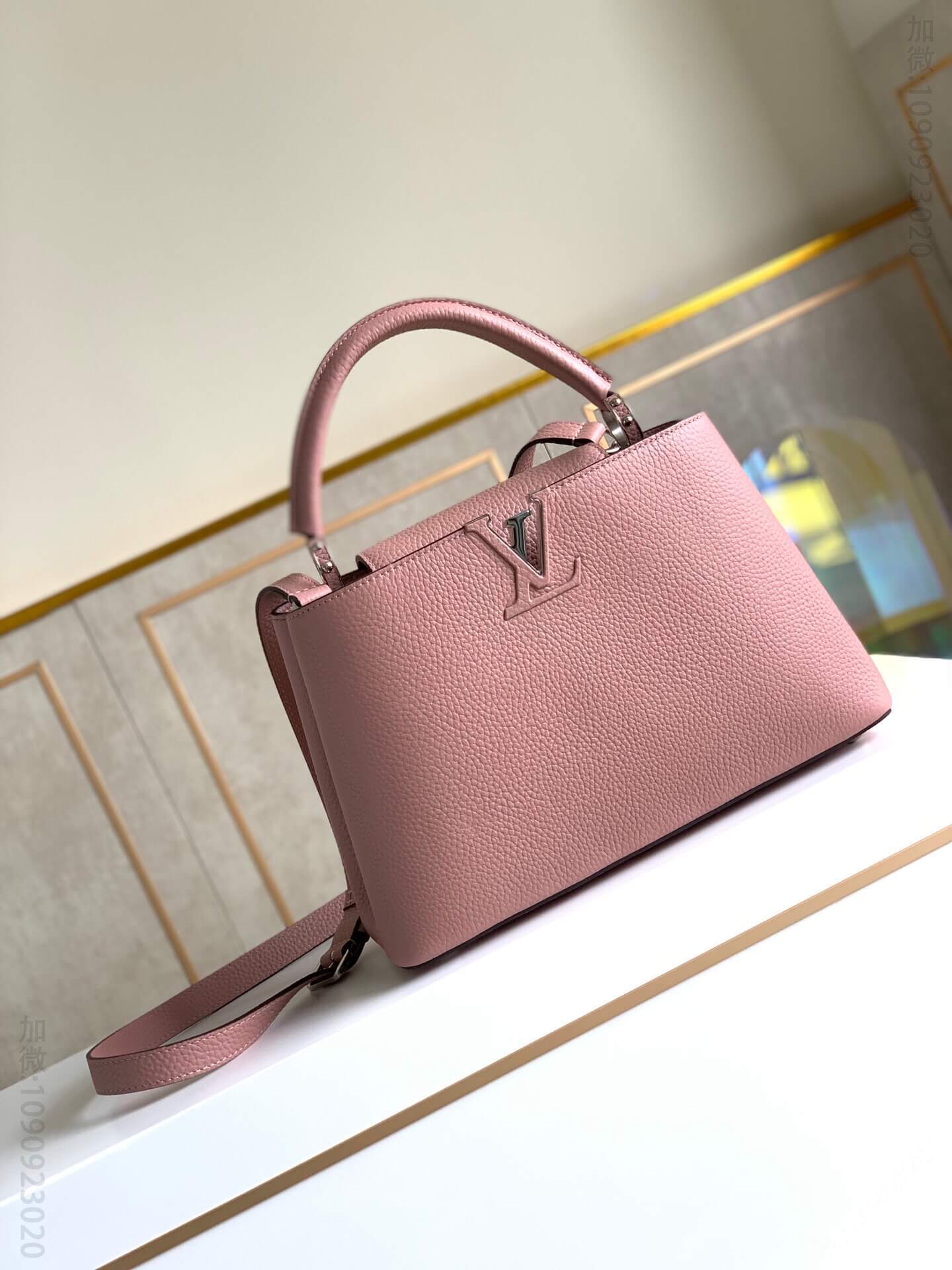 LV CAPUCINES 小号手袋 M42259木兰粉