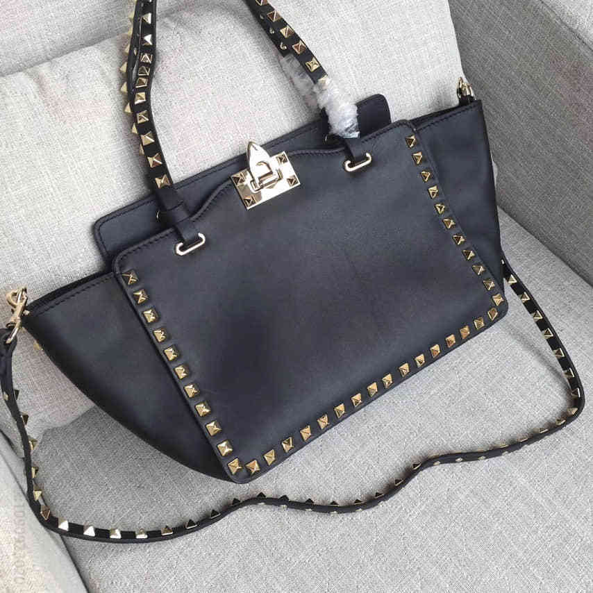 高仿华伦天奴女士斜跨包 奢侈品牌华伦天奴女士斜跨包 （华伦天奴）Valentino 1085金钉黑色 经典款单肩斜挎包 
