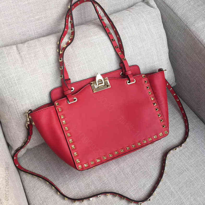 （华伦天奴）Valentino 1085金钉大红色 经典款单肩斜挎包