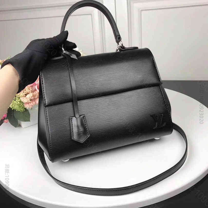 （路易威登）LV M41312 黑色水波纹Epi Leather Cluny...
