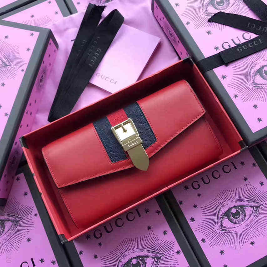 Gucci古驰 Sylvie 红绿织带金属装饰翻盖皮夹 476084红色