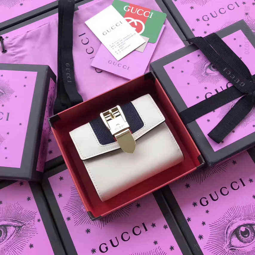 Gucci古驰 Sylvie红绿织带金属链条装饰短夹钱包 476081白色