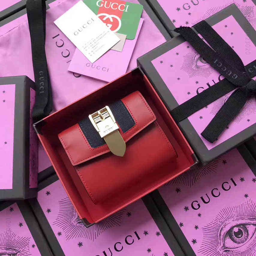 Gucci古驰 Sylvie红绿织带金属链条装饰短夹钱包 476081红色