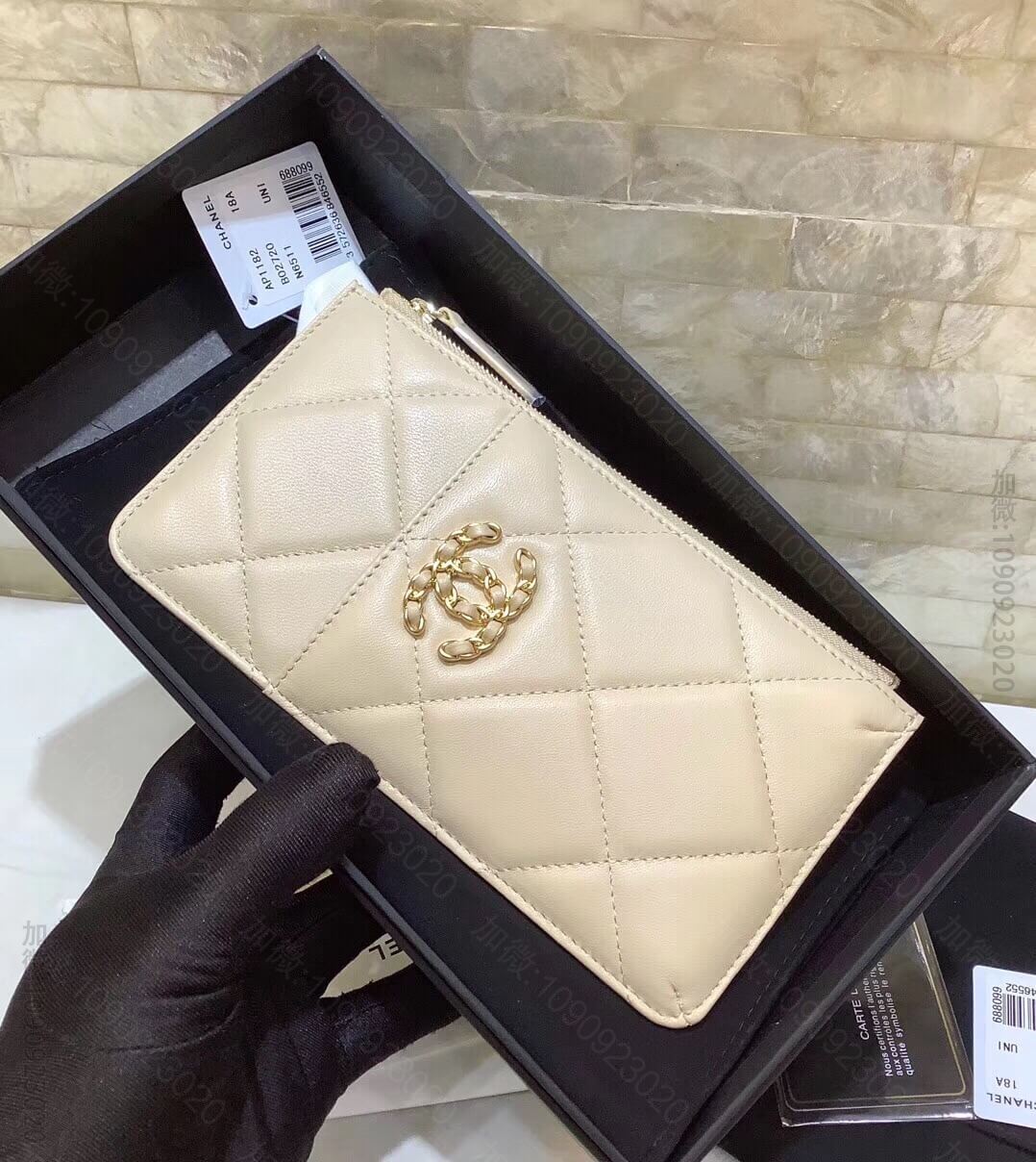 Chanel 19新品手机套 羊皮金色双C大logo菱格手机包 卡包 AP1...