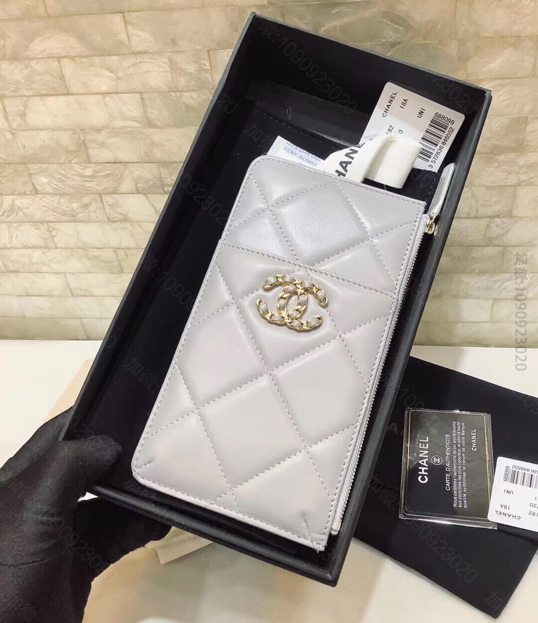 Chanel 19新品手机套 羊皮金色双C大logo菱格手机包 卡包 AP1...