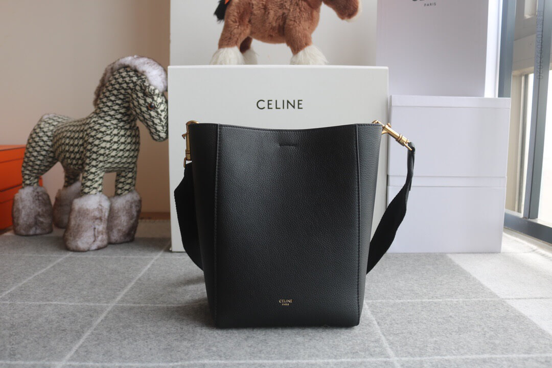 高仿赛琳女士水桶包 赛琳女士水桶包 赛琳/Celine SANGLE BUCKET小号柔软粒面小牛皮水桶包 189303黑色 