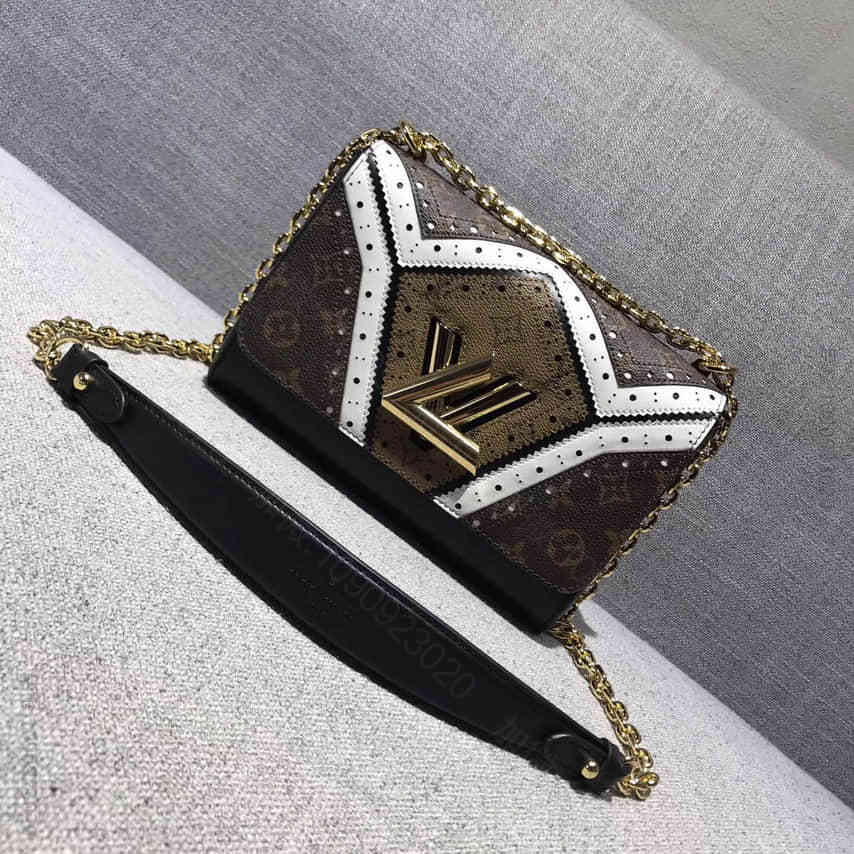 LV M44214 拷花纹理Monogram帆布与Veau装饰性镂孔Twis...