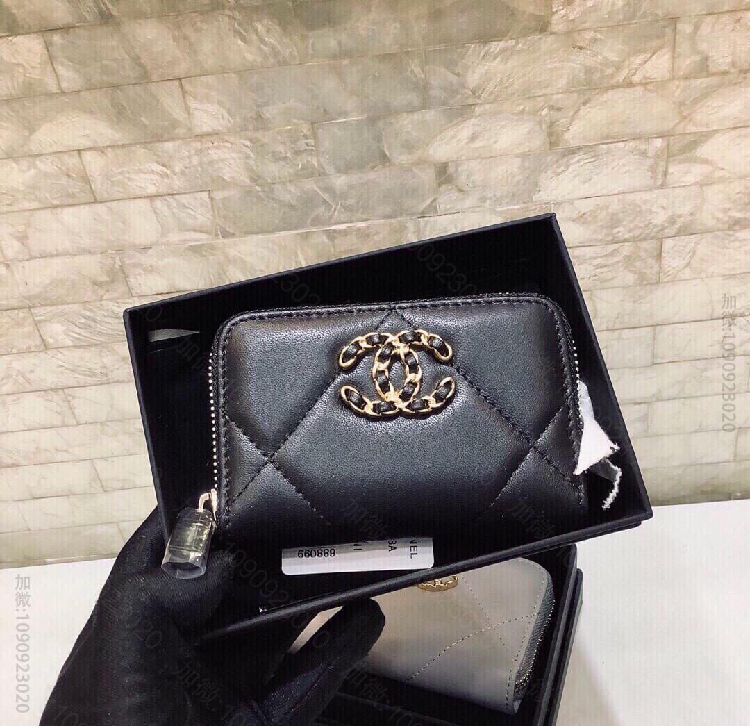 Chanel/香奈儿 经典菱格纹19羊皮金色大cc logo拉链卡包 AP0...