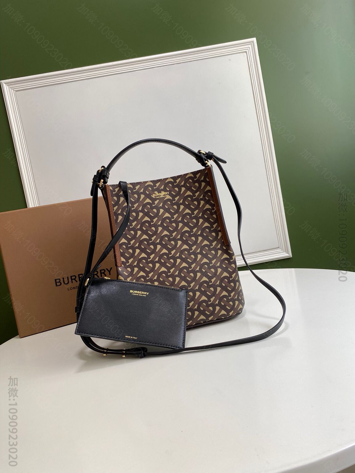 Burberry巴宝莉2023夏季新款马术风格牛皮水桶包