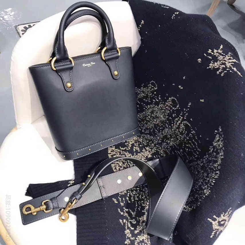 迪奥 dior 2017 FWdioravenue深蓝色 铆钉水桶包