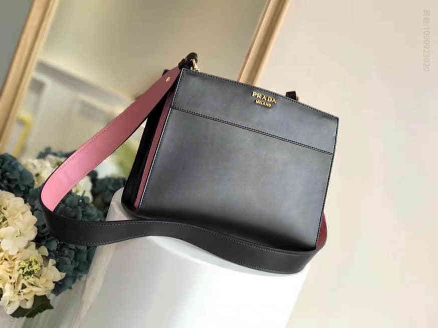 普拉达 prada bibliothèque风琴包 1BC034 黑色+粉色