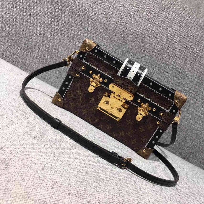 路易威登 LV M44216 性镂孔装饰 Monogram Petite Malle手袋
