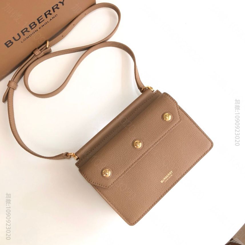 Burberry巴宝莉斜背包款Title - 泰尔特手袋