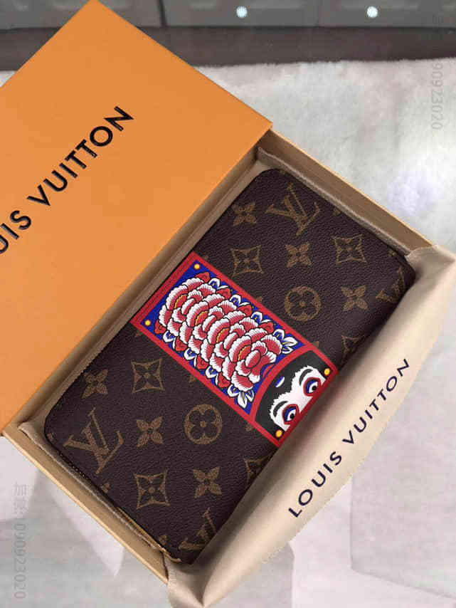 LOUIS VUITTON路易威登LV 歌舞伎贴纸图案ZIPPY拉链钱夹 M67258