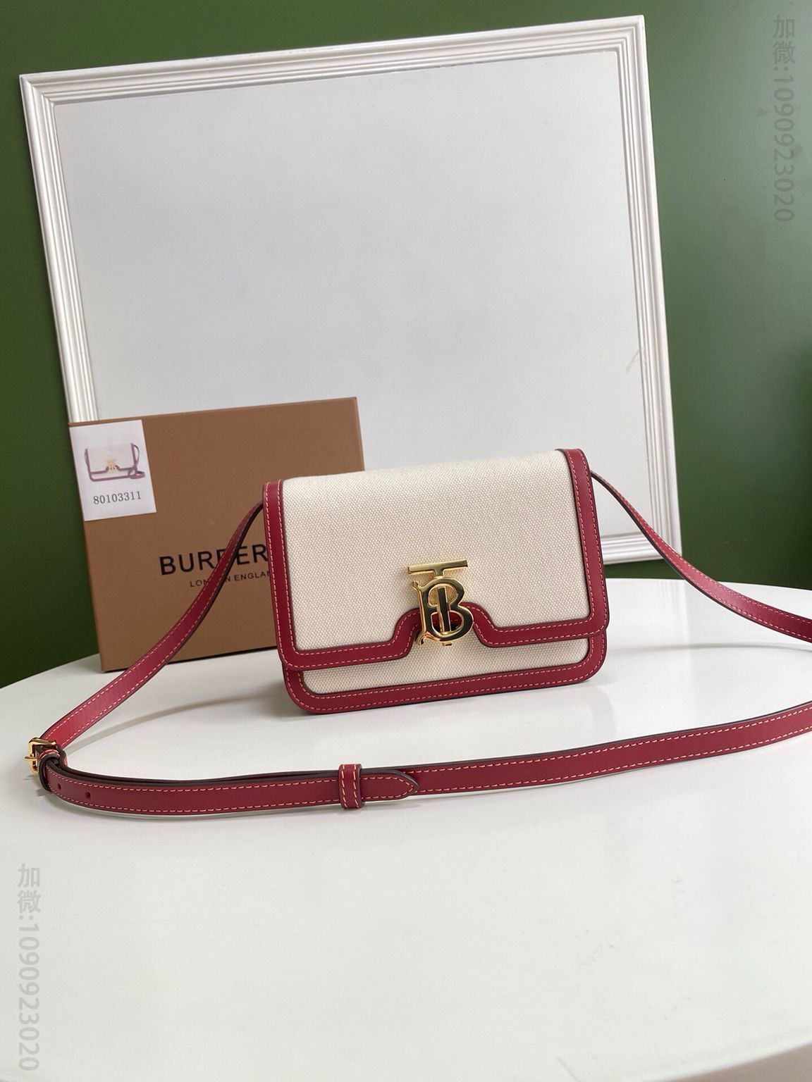 Burberry巴宝莉专属标识双色帆布拼皮锁扣包