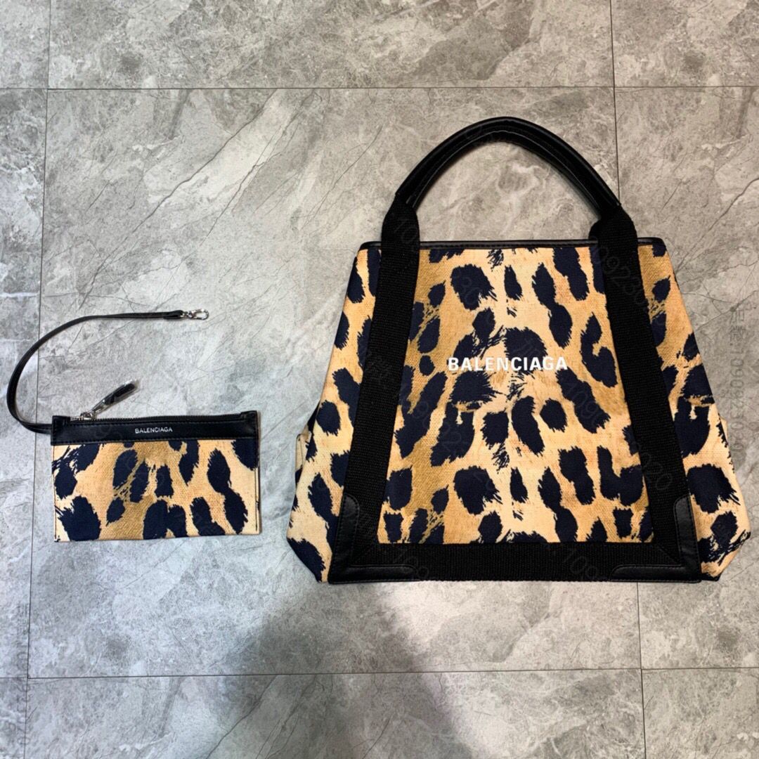 Balenciaga巴黎世家大号托特帆布包524
