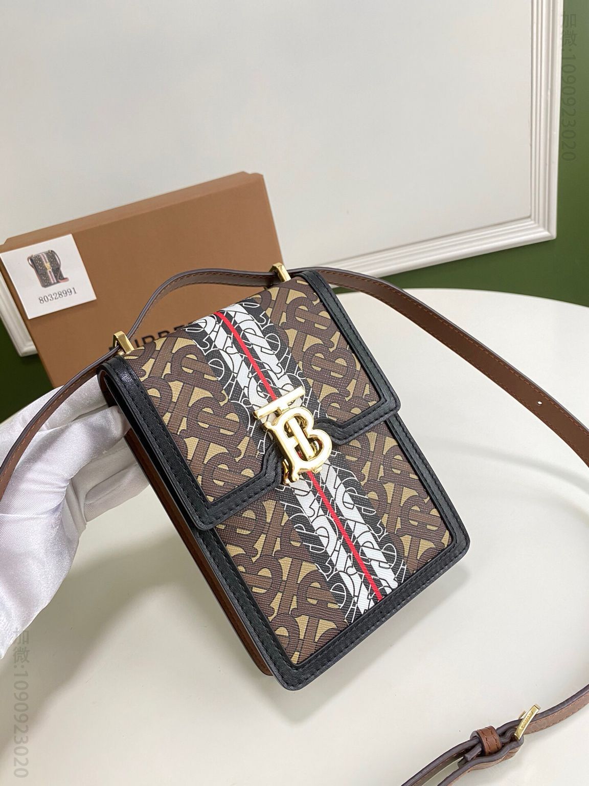 Burberry巴宝莉专属标识印花环保帆布Robin – 洛宾包