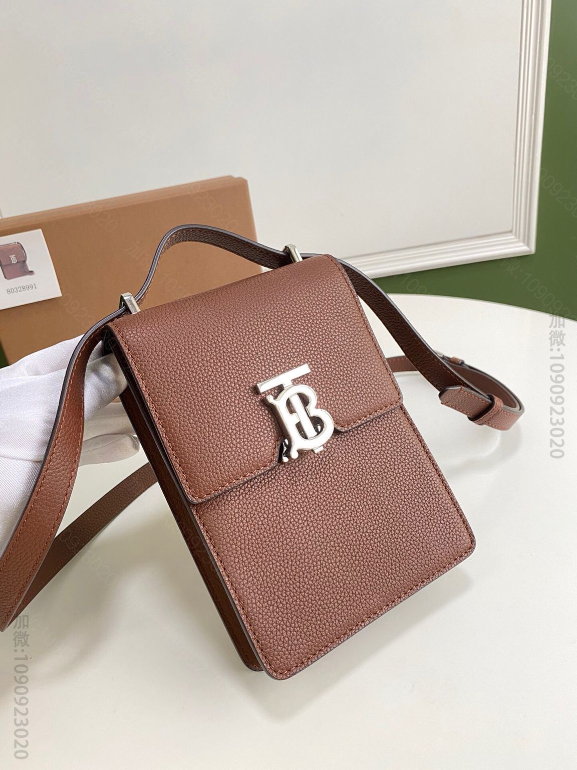 Burberry巴宝莉光滑意大利鞣制皮革Robin – 洛宾包