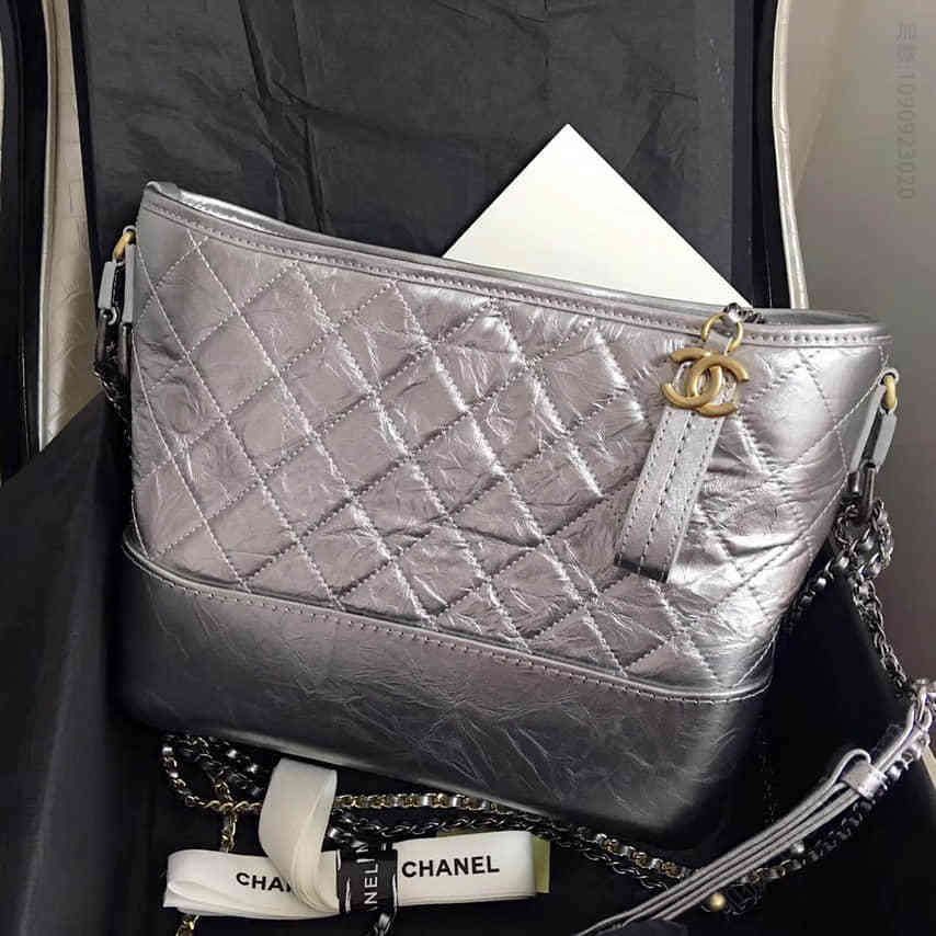 精仿香奈儿女士斜跨包 奢侈精品香奈儿斜跨包 香奈儿/ Chanel 中号全银色手抓纹流浪包 香奈儿女包 