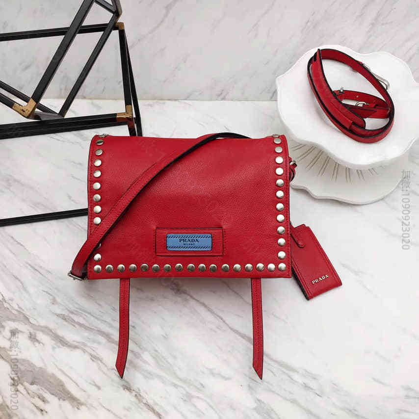 普拉达/ Prada Etiquette小牛皮手袋 1BH082