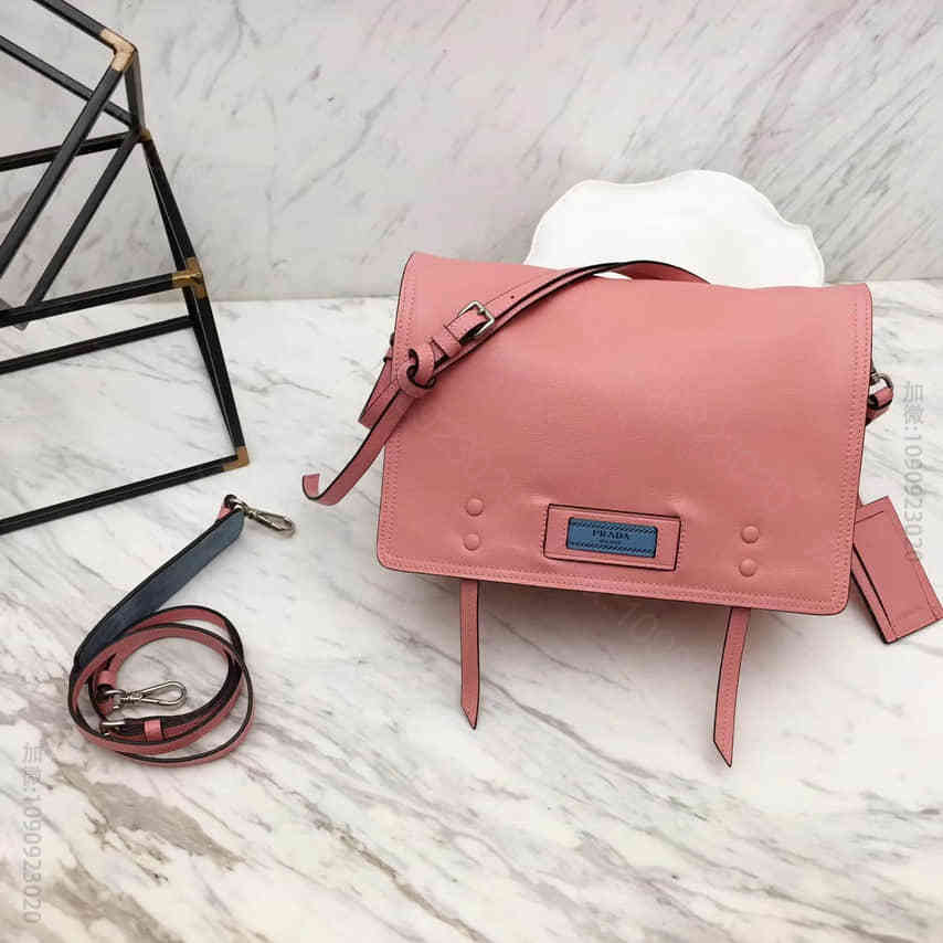 普拉达/ Prada Etiquette小牛皮手袋 1BD085