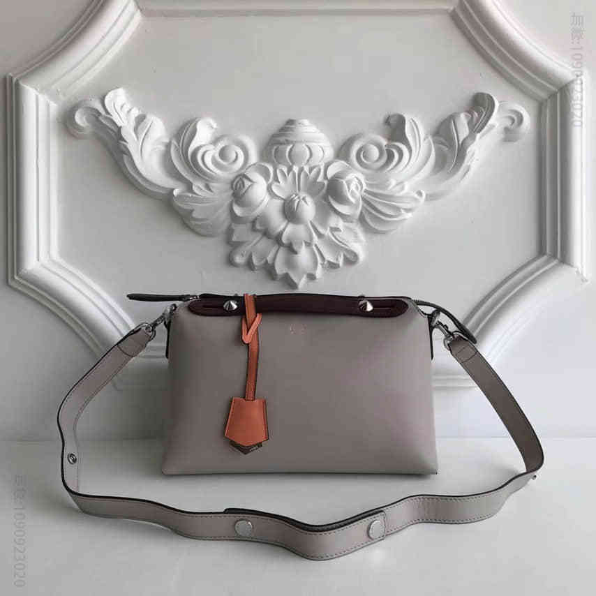 芬迪/FENDI 149S柔软小牛皮波士顿手提包