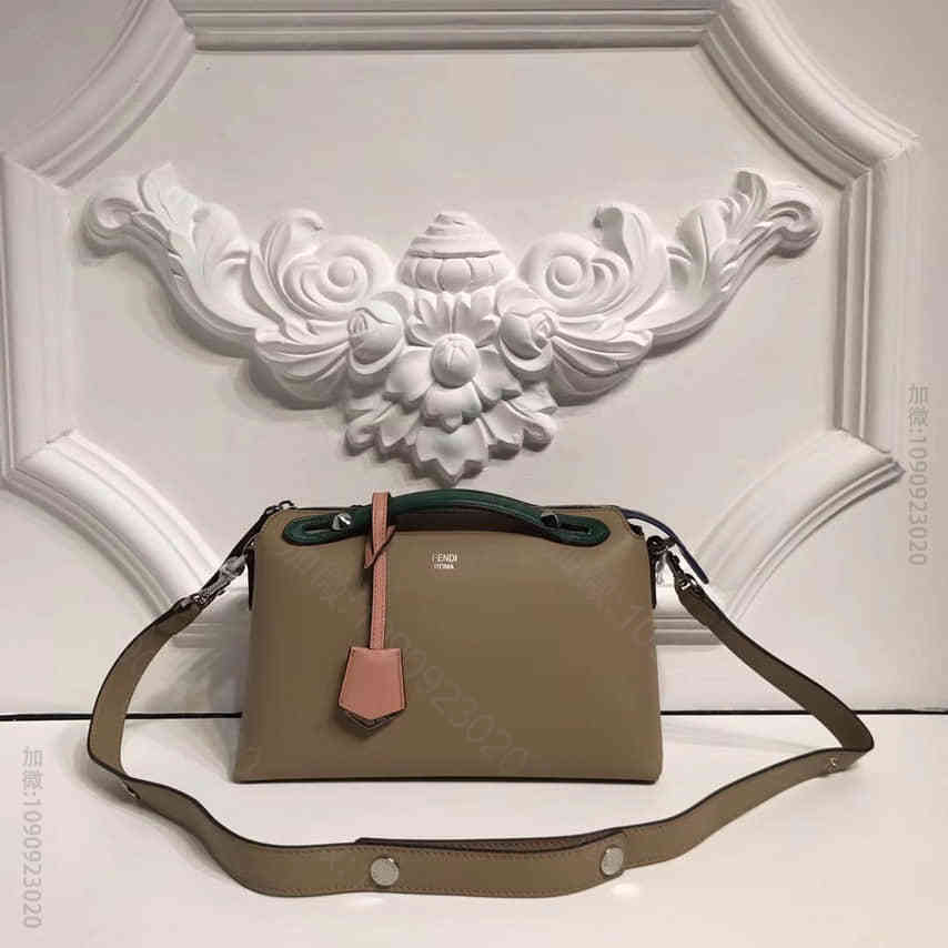 芬迪/FENDI 149S柔软小牛皮波士顿手提包
