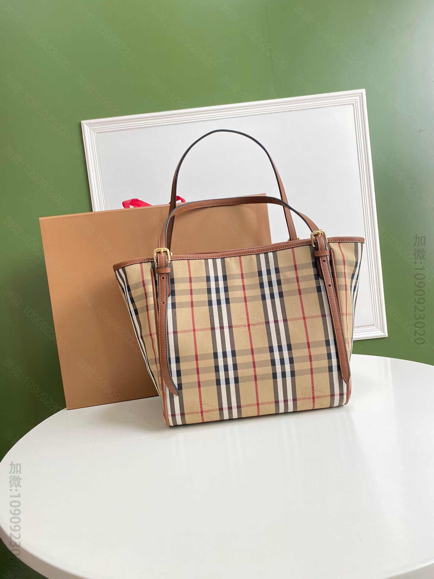 Burberry巴宝莉进口小牛皮隐形战马购物袋8812