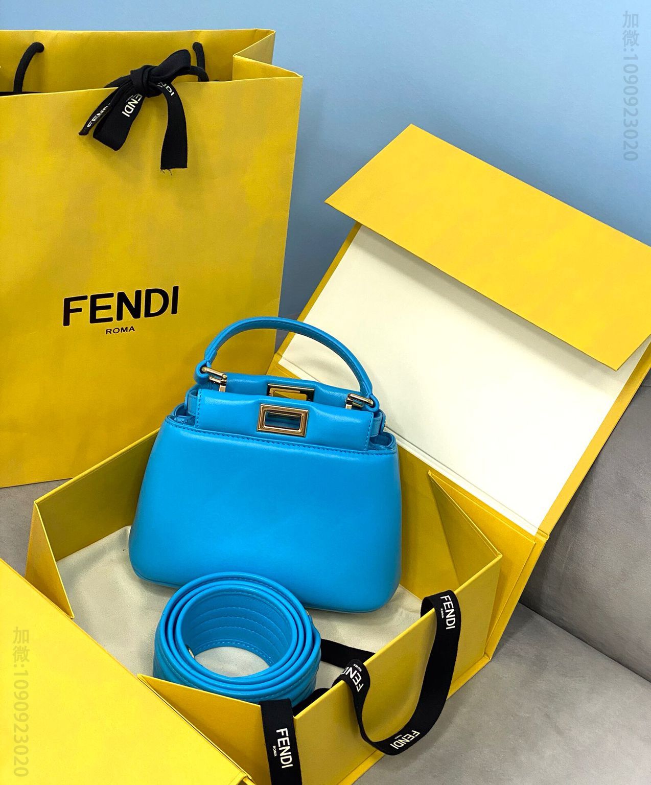 FENDI芬迪柔软小羊皮PEEKABOO ICONIC XS手袋8328