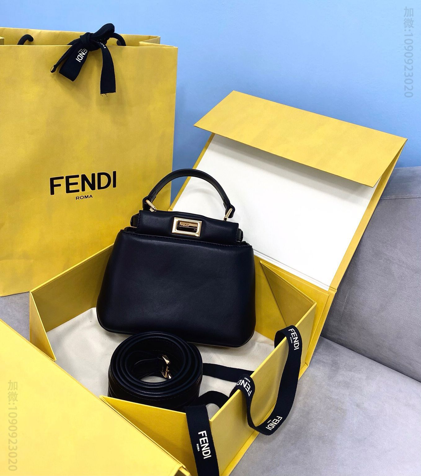 FENDI芬迪柔软小羊皮PEEKABOO ICONIC XS手袋8328