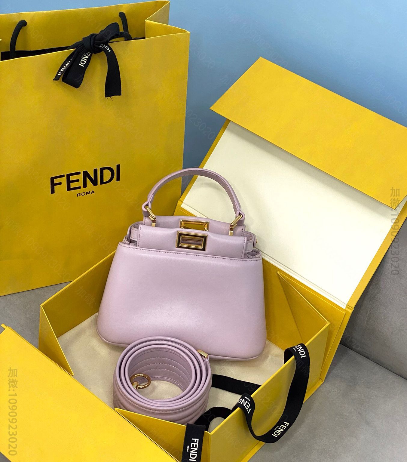FENDI芬迪柔软小羊皮PEEKABOO ICONIC XS手袋8328
