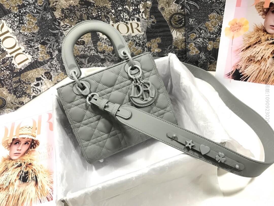 迪奥 Lady Dior My 四格磨砂徽章戴妃包 灰色