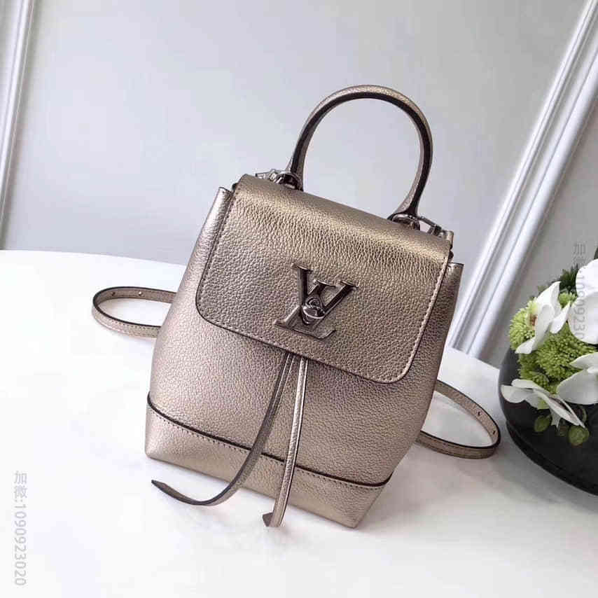 LOUIS VUITTON路易威登 LV Lockme迷你双肩包 M5457...