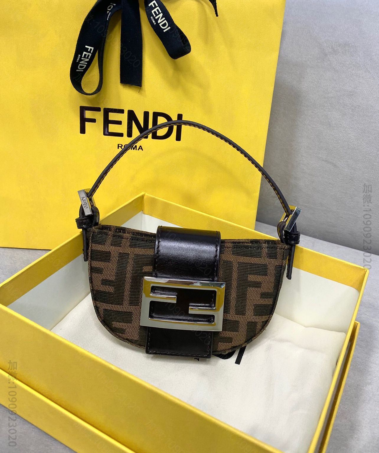 FENDI芬迪中古mini小元宝帆布FFLOGO手袋8321F