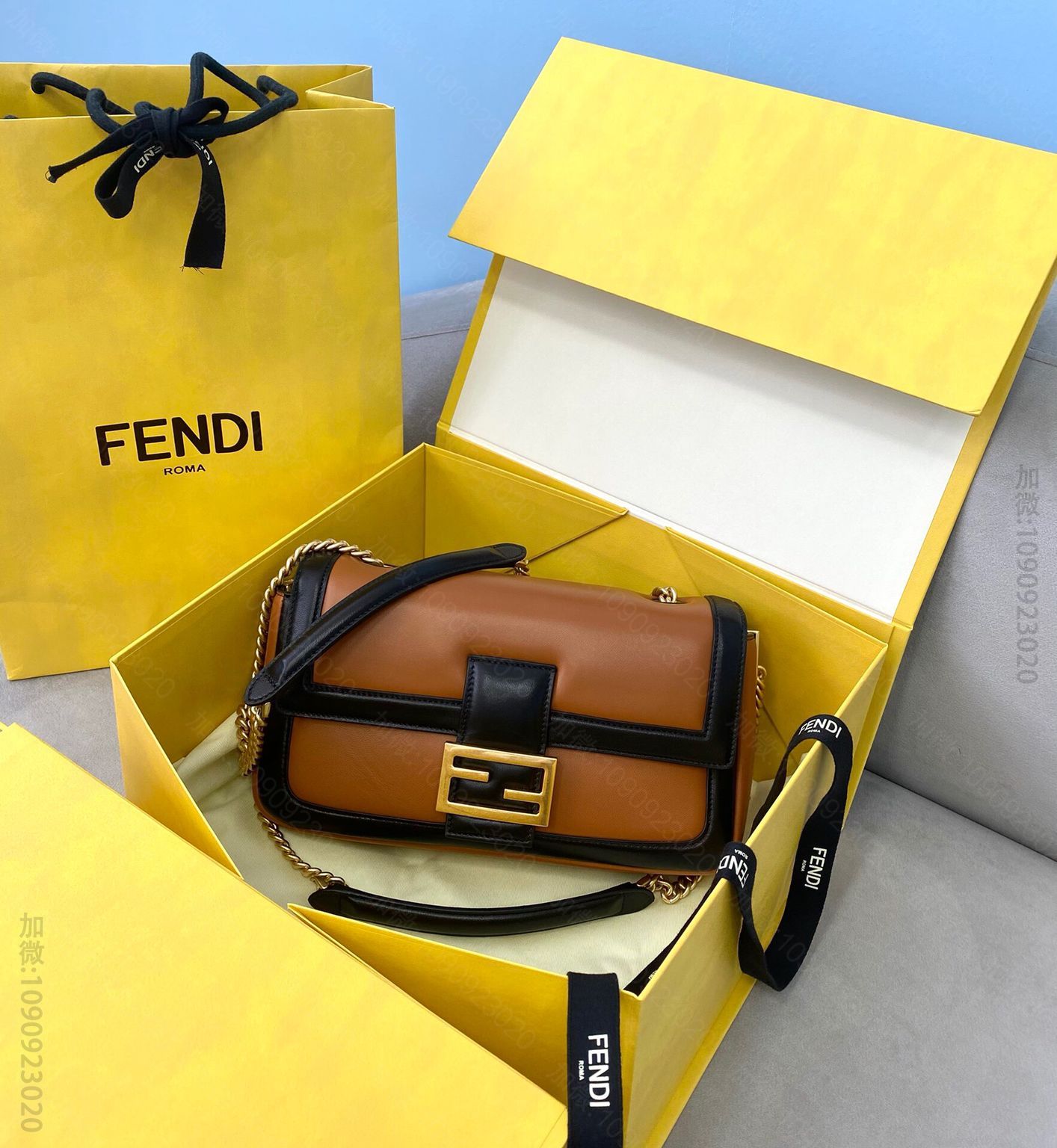 FENDI芬迪撞色拼接标志性FF金属LogoBaguette链条包70220
