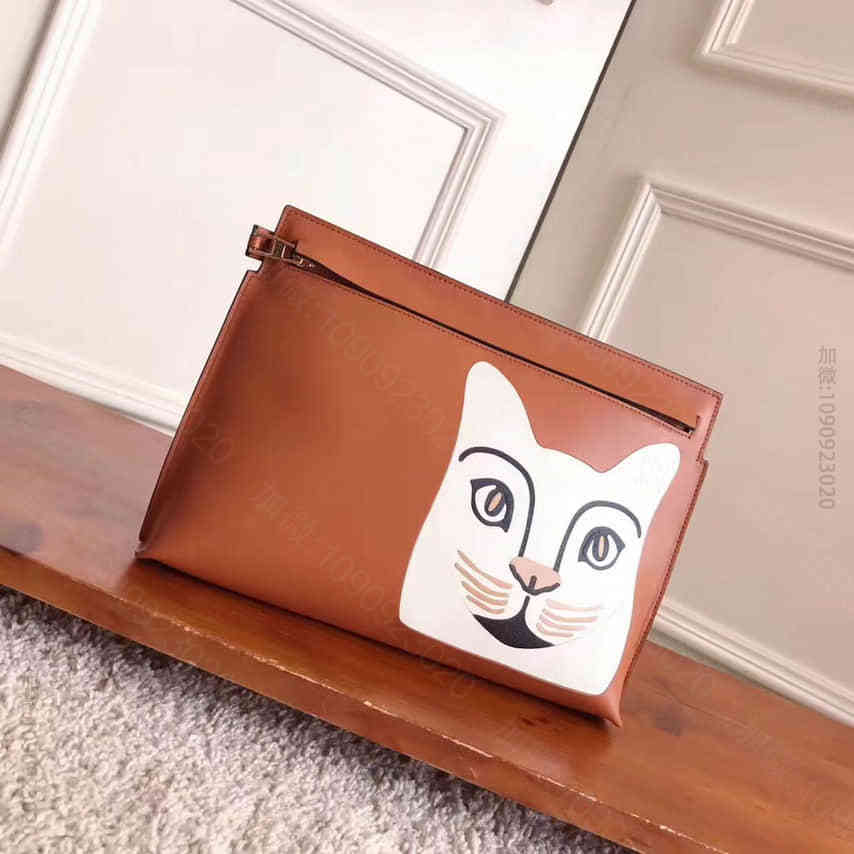 Loewe罗意威T Pouch Cat系列猫咪图案手拿包 棕色