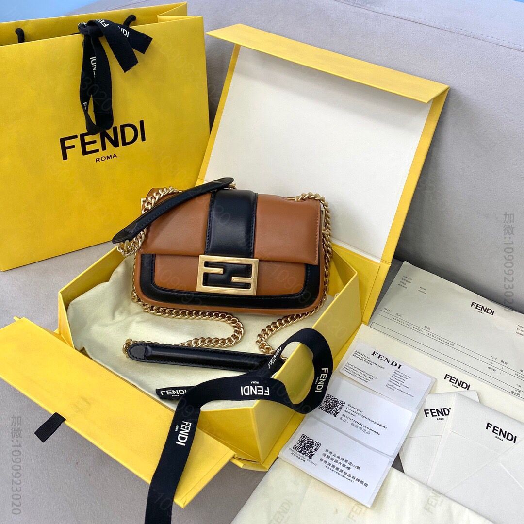 FENDI芬迪标志性FF金属LogoBaguette链条包70220S