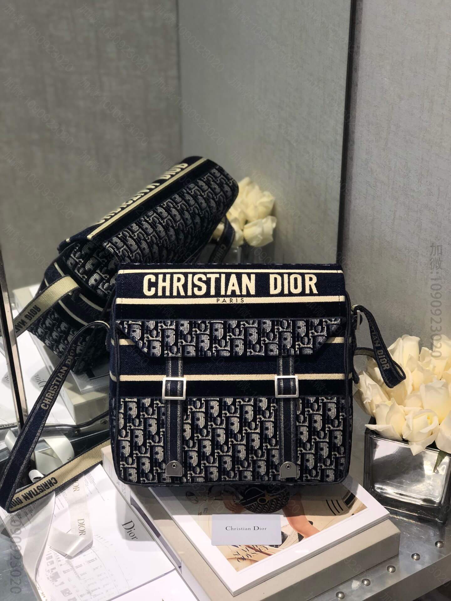 迪奥 Dior 蓝色天鹅绒 Oblique Diorcamp 邮差包 M12...