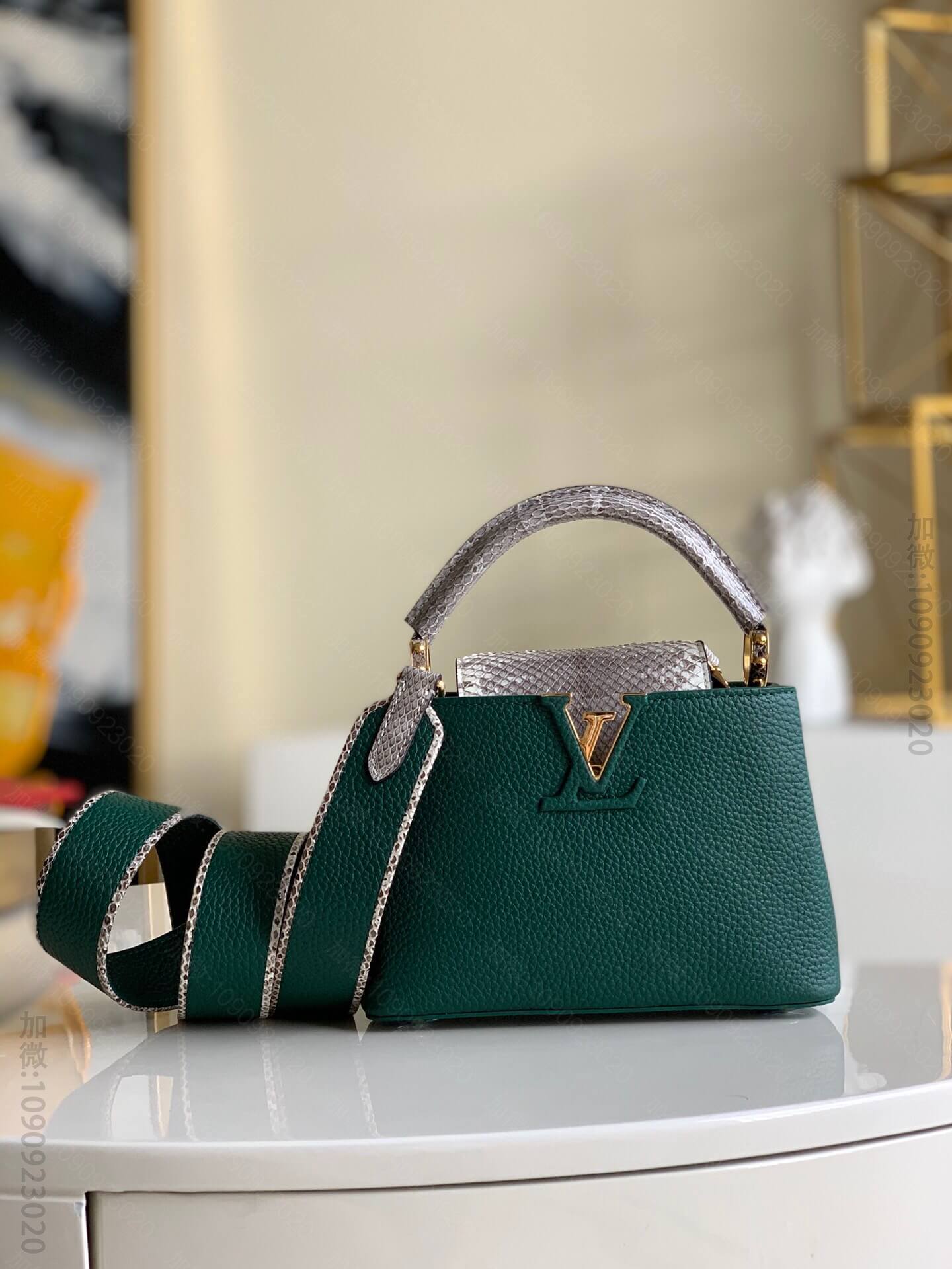 LV 水蛇皮 Capucines 迷你手袋